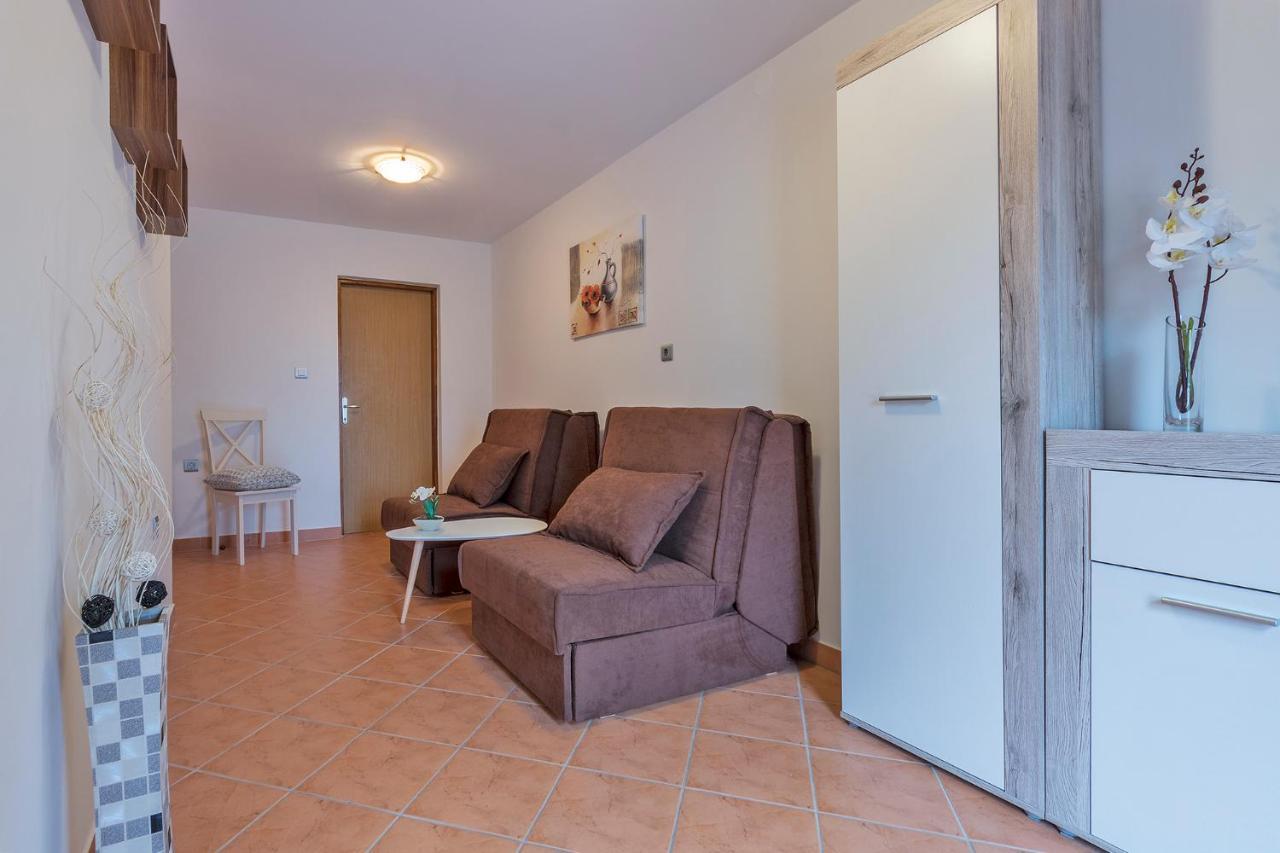 Apartments Tina & Denis Πούλα Εξωτερικό φωτογραφία