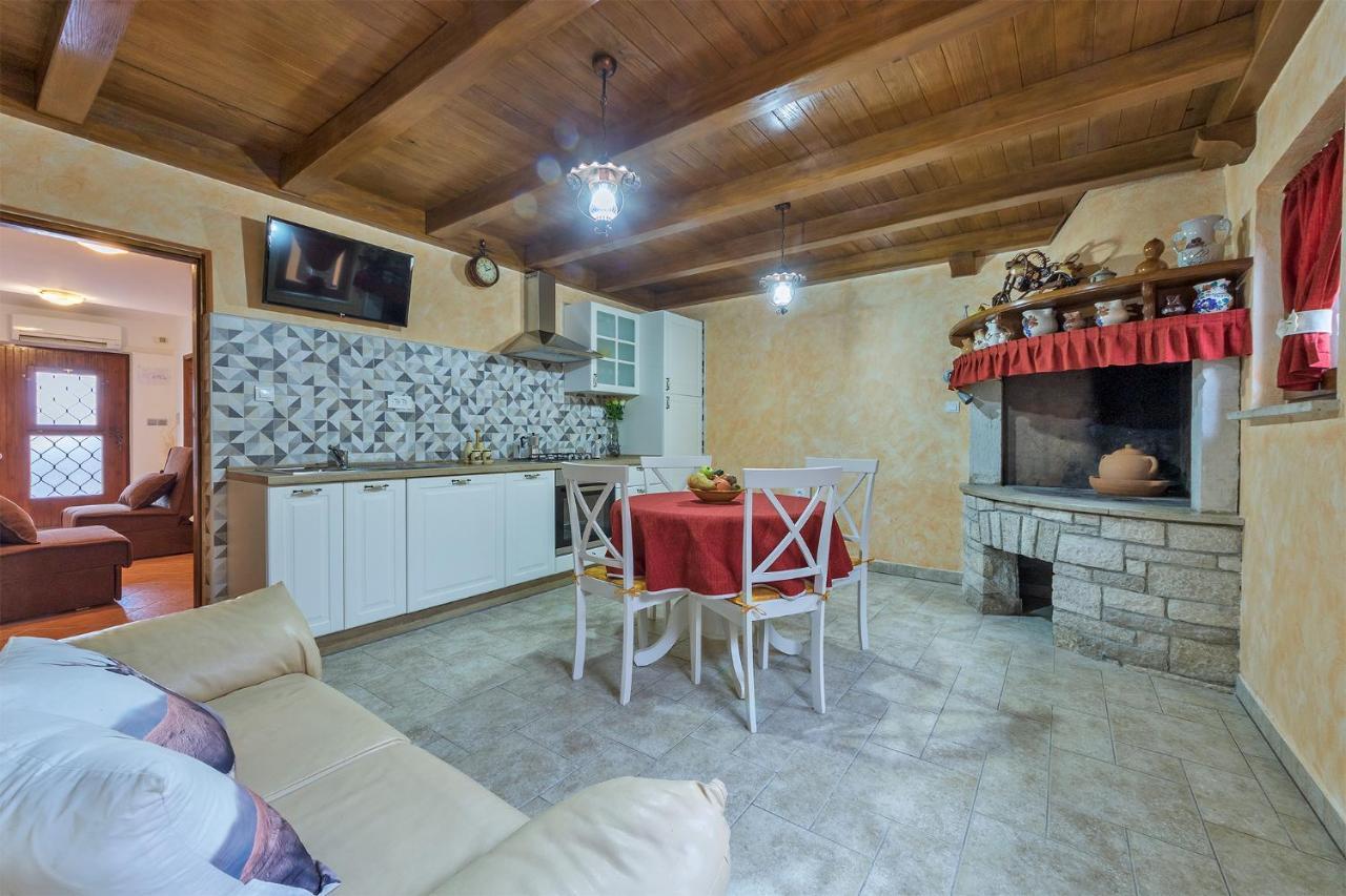 Apartments Tina & Denis Πούλα Εξωτερικό φωτογραφία