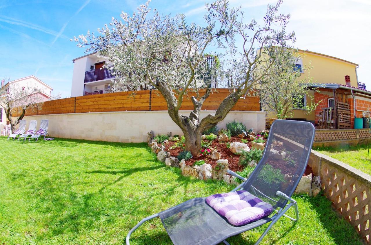 Apartments Tina & Denis Πούλα Εξωτερικό φωτογραφία