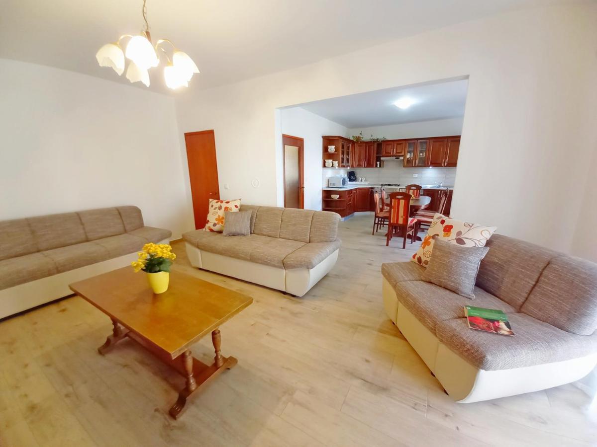 Apartments Tina & Denis Πούλα Εξωτερικό φωτογραφία