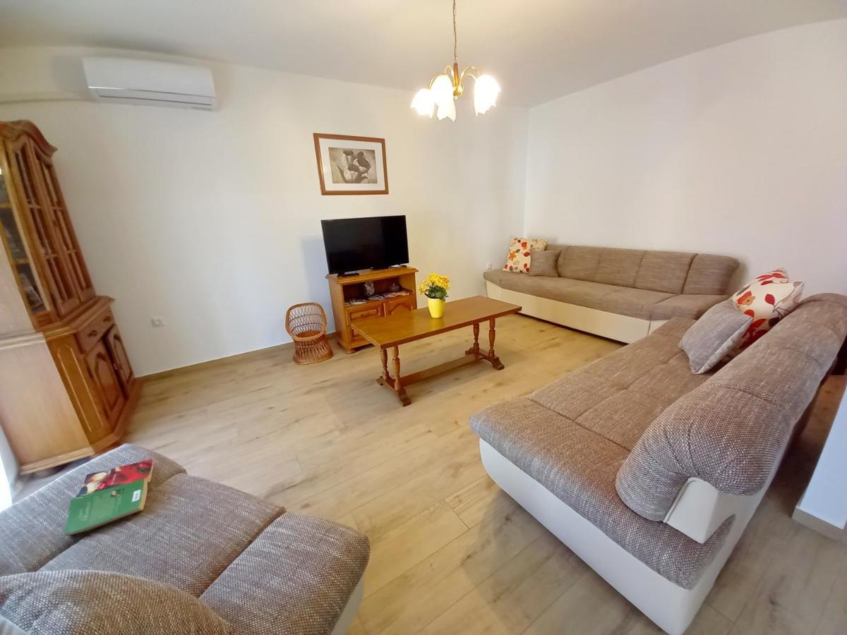 Apartments Tina & Denis Πούλα Εξωτερικό φωτογραφία