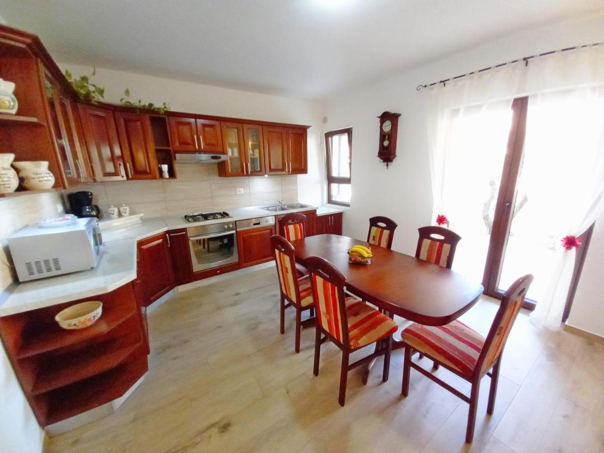 Apartments Tina & Denis Πούλα Εξωτερικό φωτογραφία