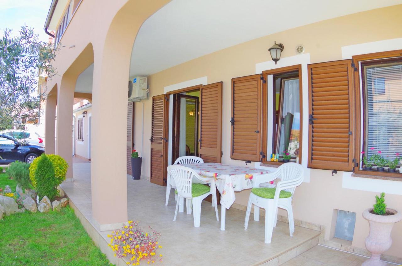 Apartments Tina & Denis Πούλα Εξωτερικό φωτογραφία