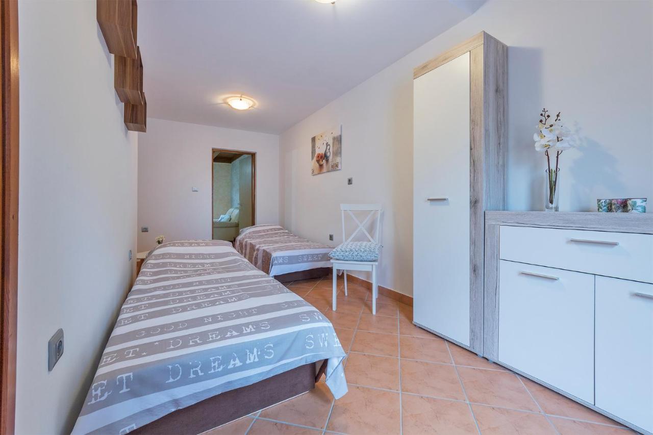 Apartments Tina & Denis Πούλα Εξωτερικό φωτογραφία