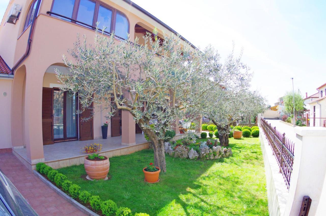 Apartments Tina & Denis Πούλα Εξωτερικό φωτογραφία