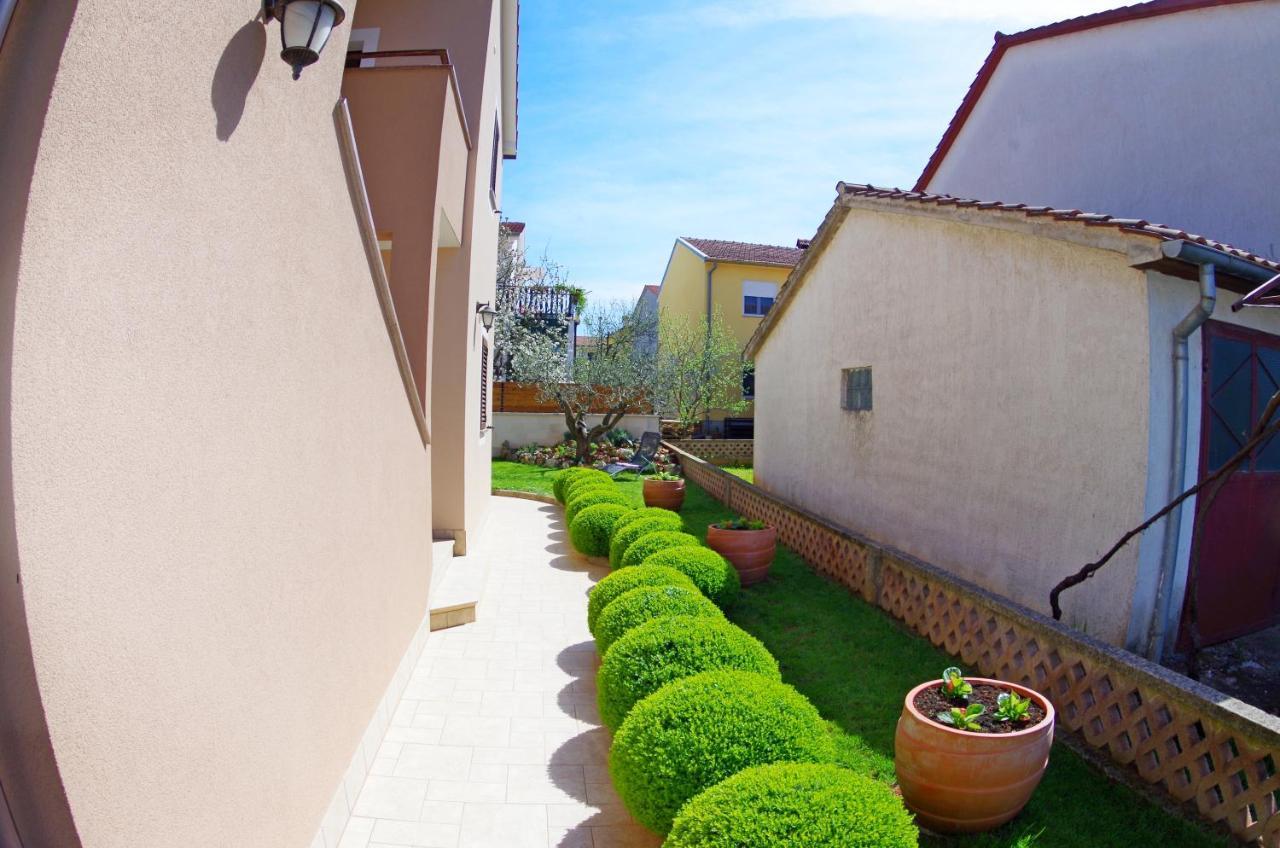 Apartments Tina & Denis Πούλα Εξωτερικό φωτογραφία