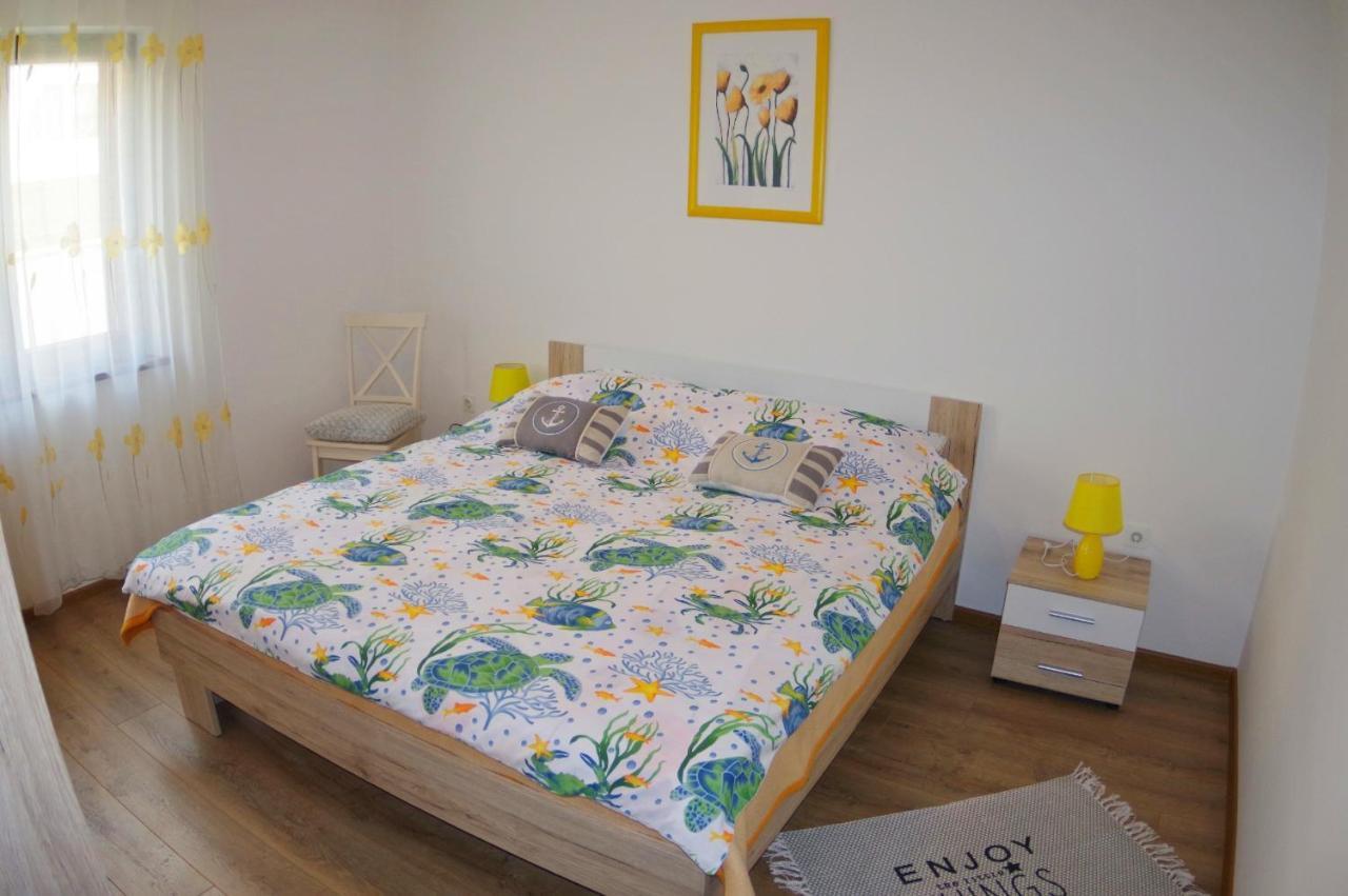 Apartments Tina & Denis Πούλα Εξωτερικό φωτογραφία