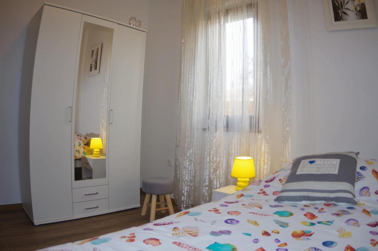 Apartments Tina & Denis Πούλα Εξωτερικό φωτογραφία
