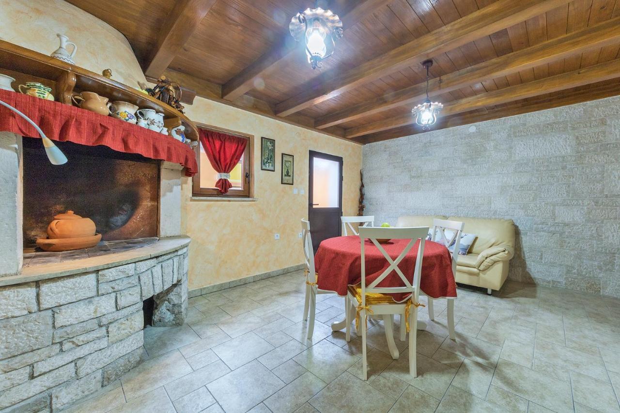 Apartments Tina & Denis Πούλα Εξωτερικό φωτογραφία