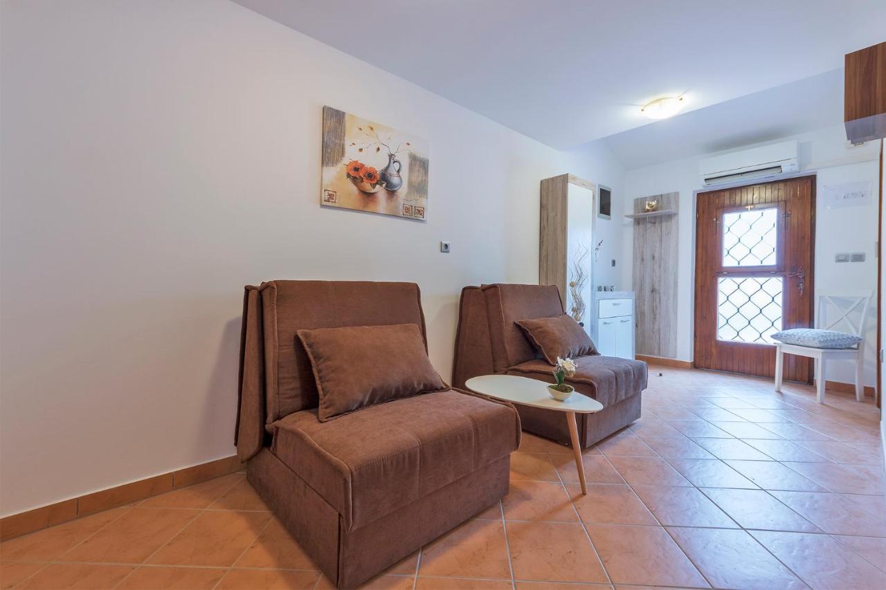 Apartments Tina & Denis Πούλα Εξωτερικό φωτογραφία