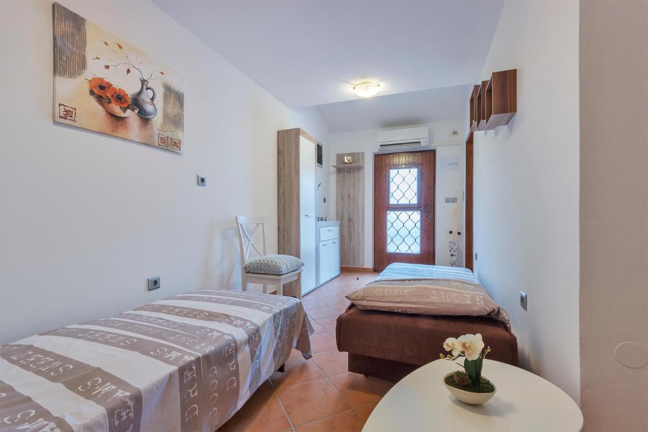 Apartments Tina & Denis Πούλα Εξωτερικό φωτογραφία