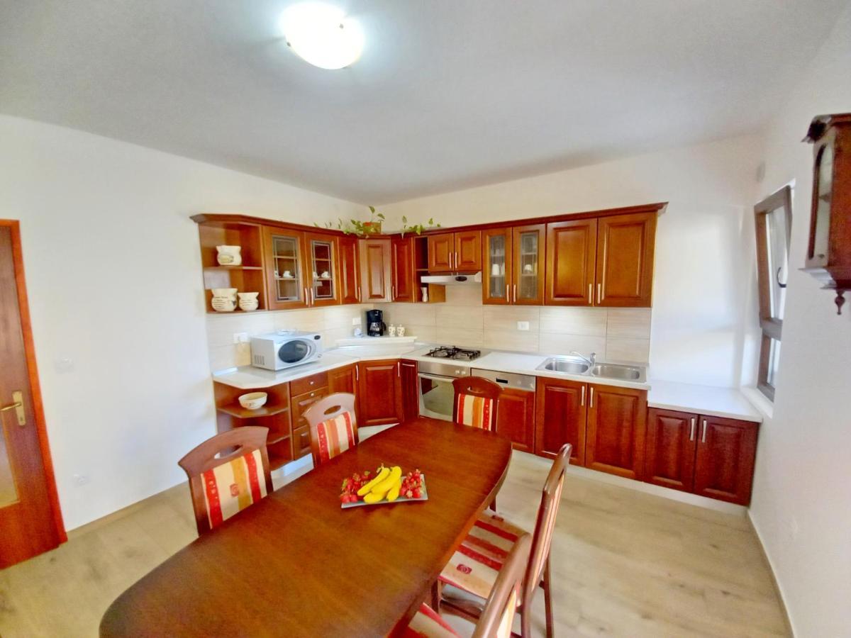 Apartments Tina & Denis Πούλα Εξωτερικό φωτογραφία