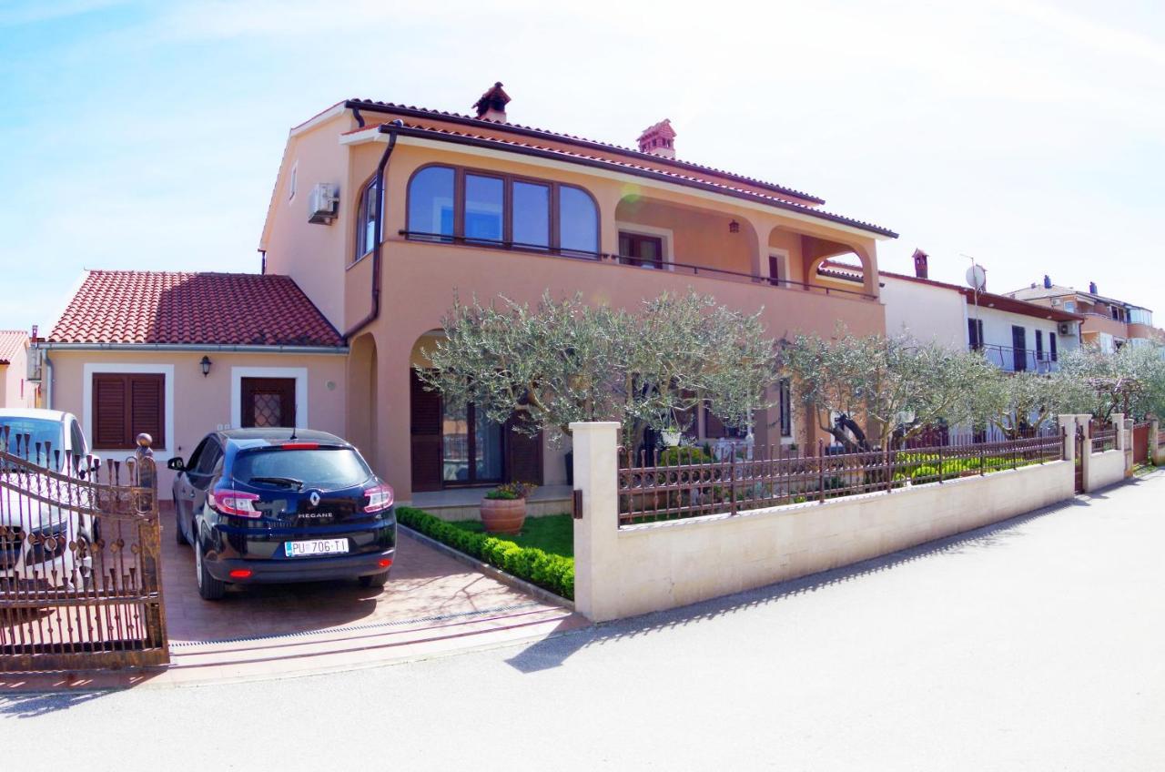 Apartments Tina & Denis Πούλα Εξωτερικό φωτογραφία